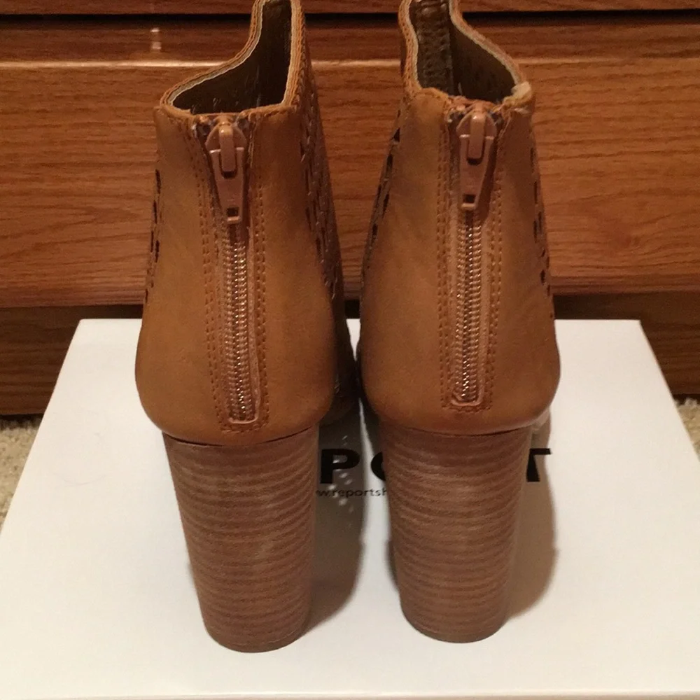NWT Report Wendie heels shoes sandals 10 zip